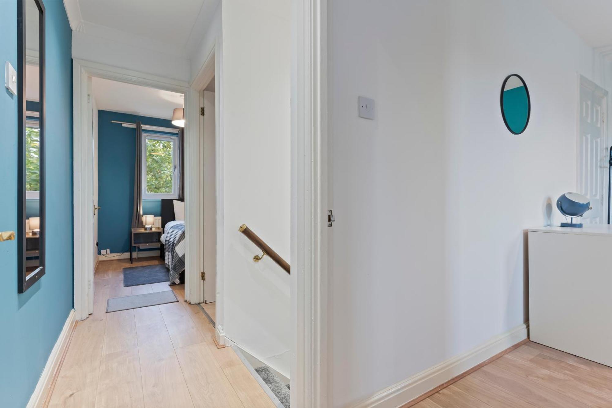Lovely 4Br House In The City With Parking Лондон Екстер'єр фото